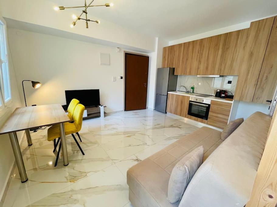 Luxury No1 Ladadika Apartment *