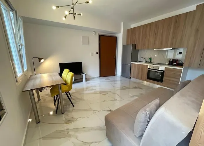 Luxury No1 Ladadika Apartment
